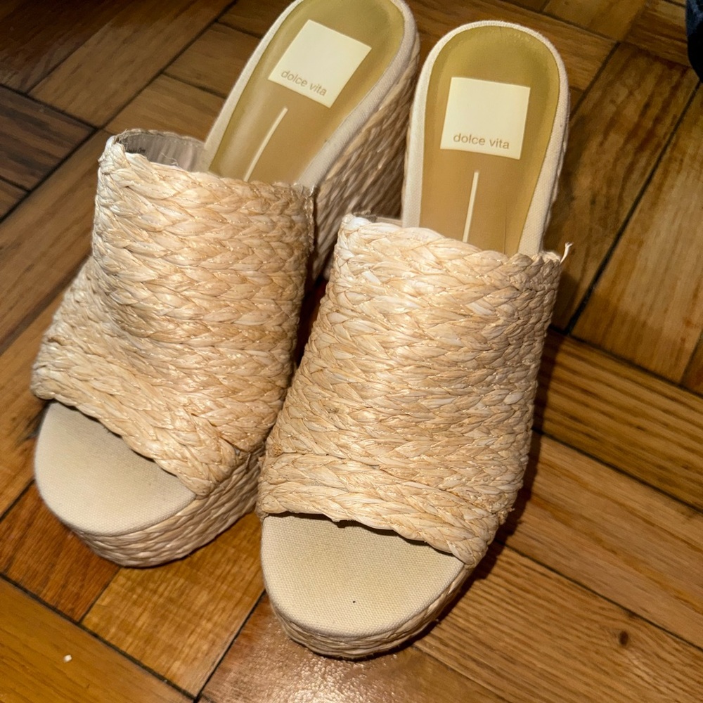 Dolce Vita Elora in Raffia